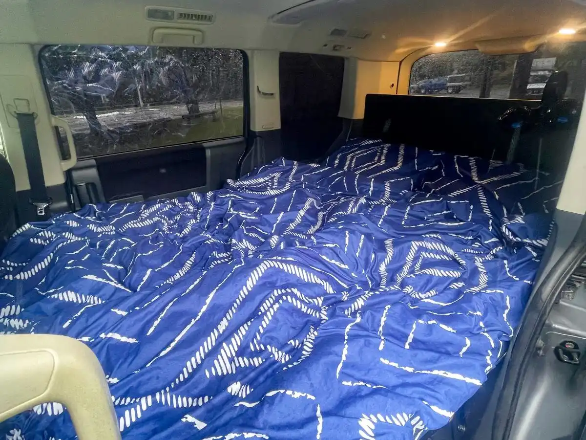 D5-4X4-Adventure-Camper Bed