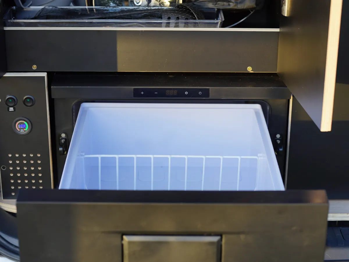 D5-4X4-Adventure-Camper Fridge