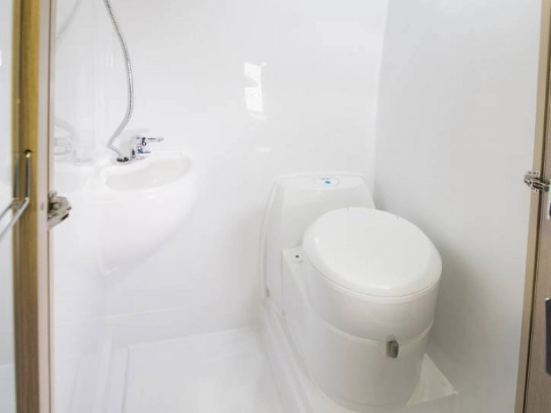 Polaris 2+2 - washroom area view