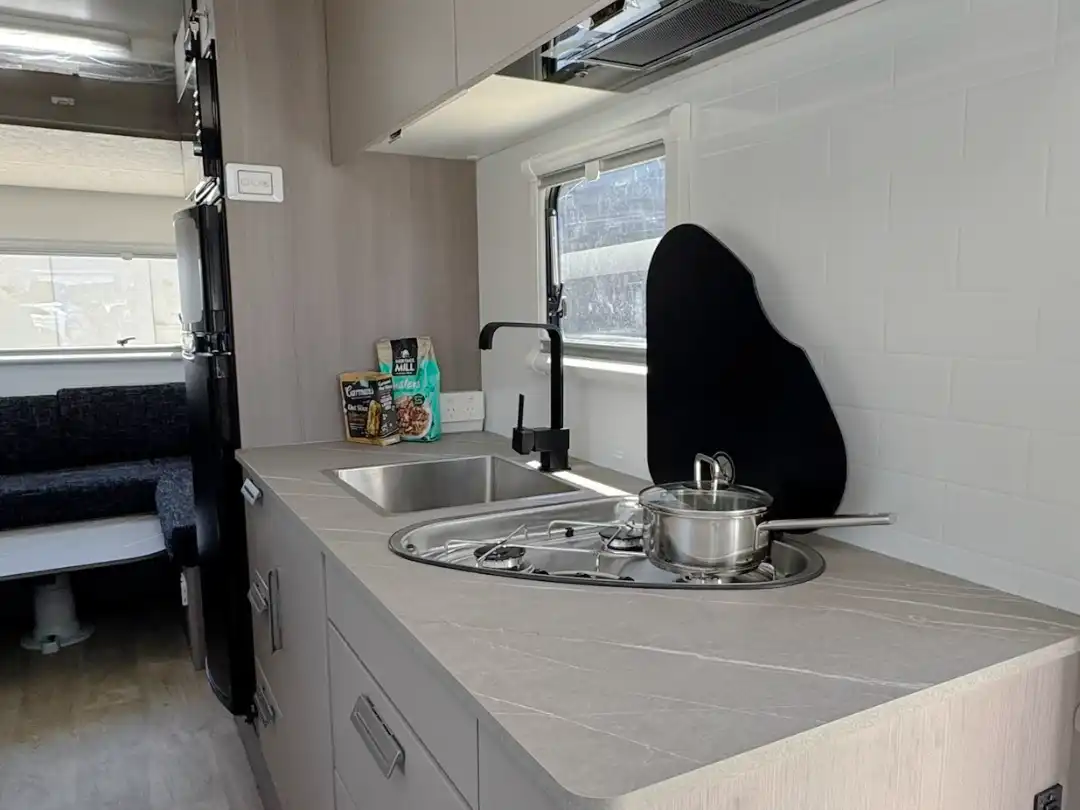 LJ 5 Berth Excursion Motorhome - Kitchen