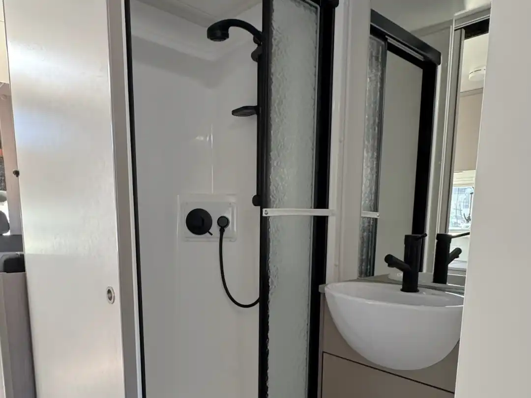 LJ 5 Berth Excursion Motorhome - Shower and Vanity