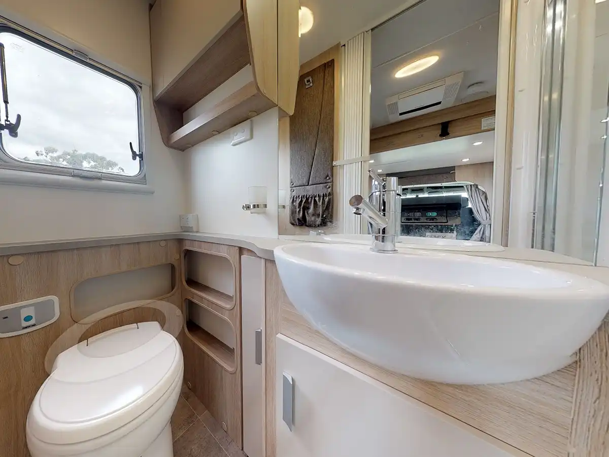 LJ 2 Berth Voyager Roamer Motorhome - Toilet and vanity