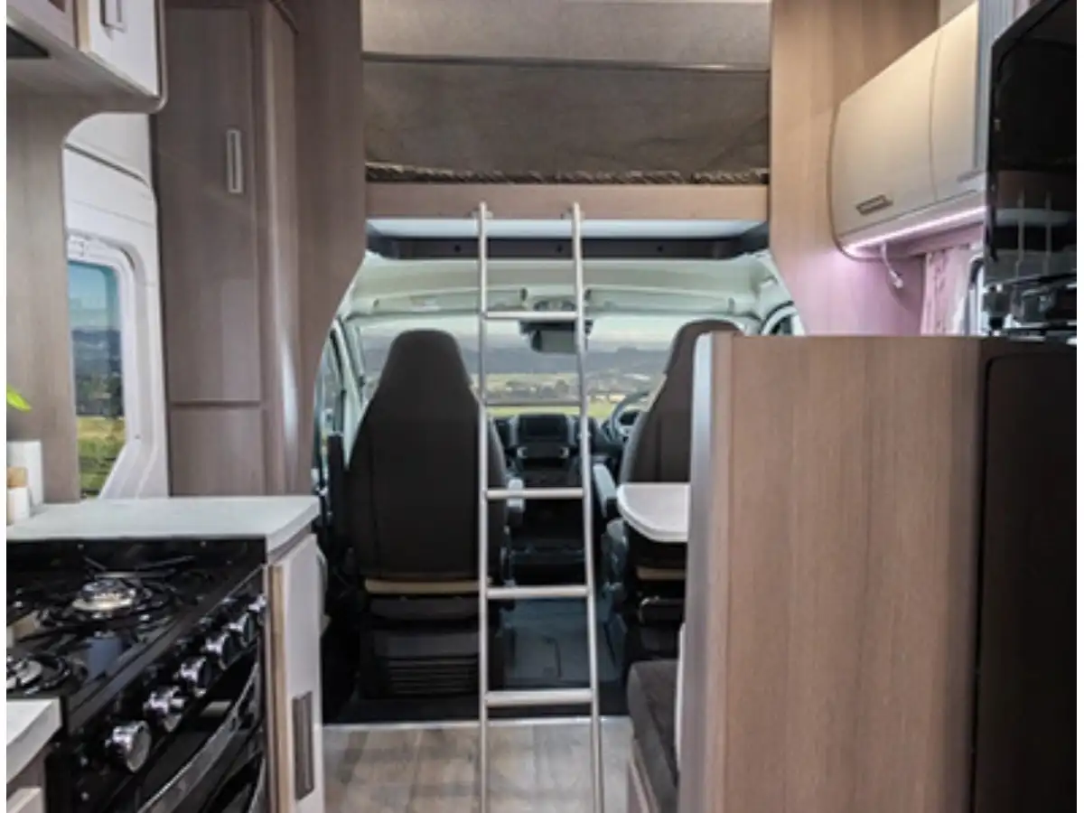 Royale 6 - Interior